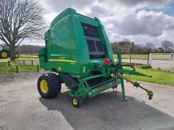 Presse à balles rondes John Deere RB864
