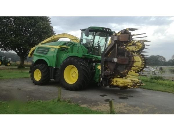 Ensileuse automotrice John Deere 8500