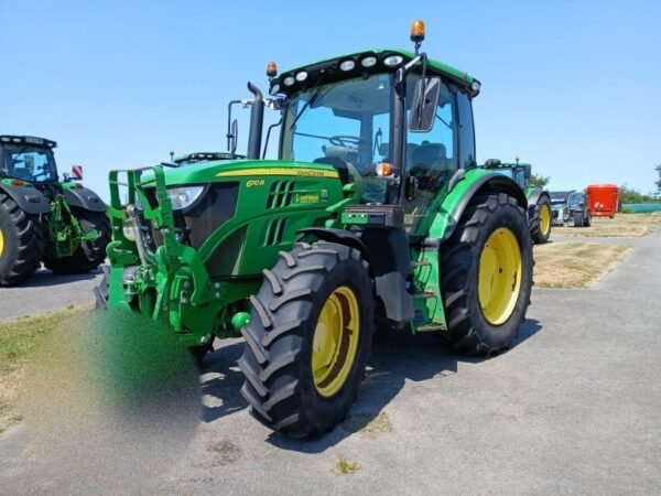 Tracteur agricole John Deere 6110R