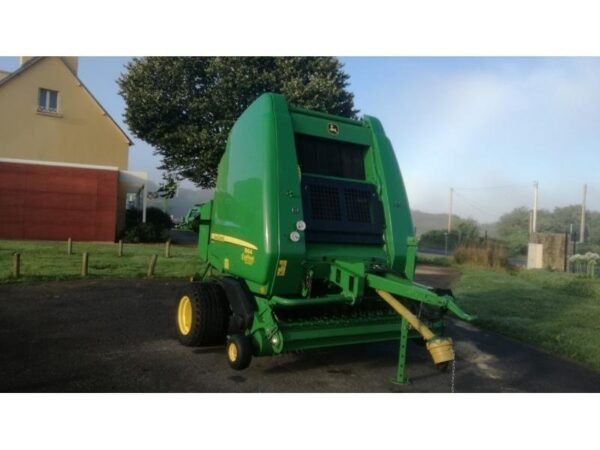Presse à balles rondes John Deere 864