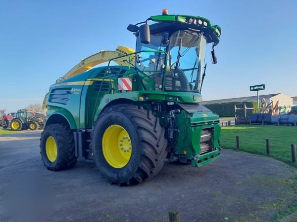 Ensileuse automotrice John Deere 8300