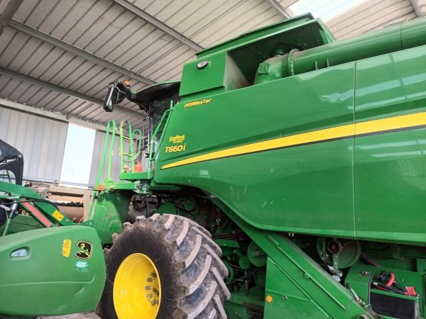 Moissonneuse batteuse John Deere T660HM