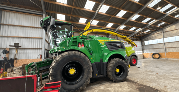 Ensileuse automotrice John Deere 9900