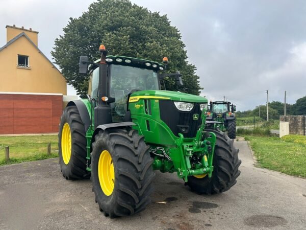 Tracteur agricole John Deere 6R215