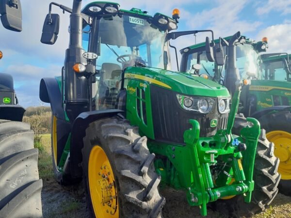 Tracteur agricole John Deere 6120M