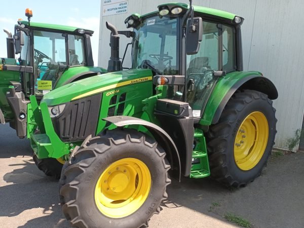 Tracteur agricole John Deere 6100M