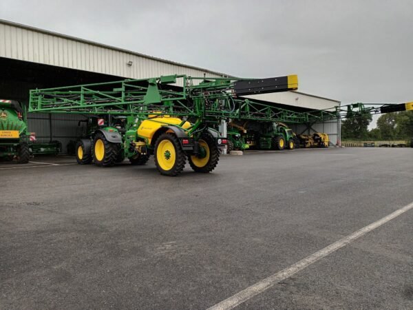 Pulvérisateur traîné John Deere M944