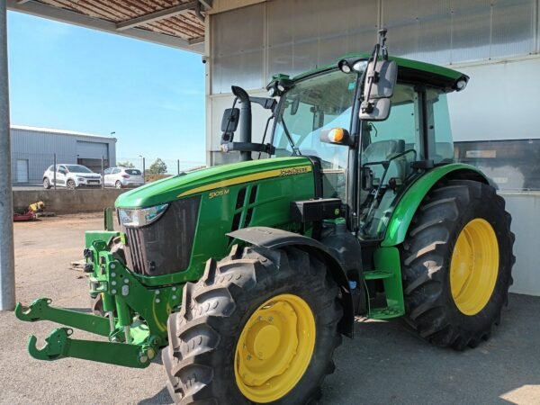 Tracteur agricole John Deere 5105M