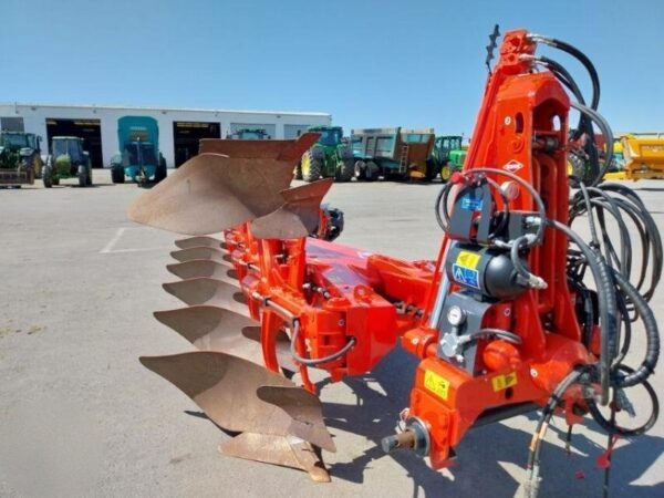 Charrue Kuhn VM183