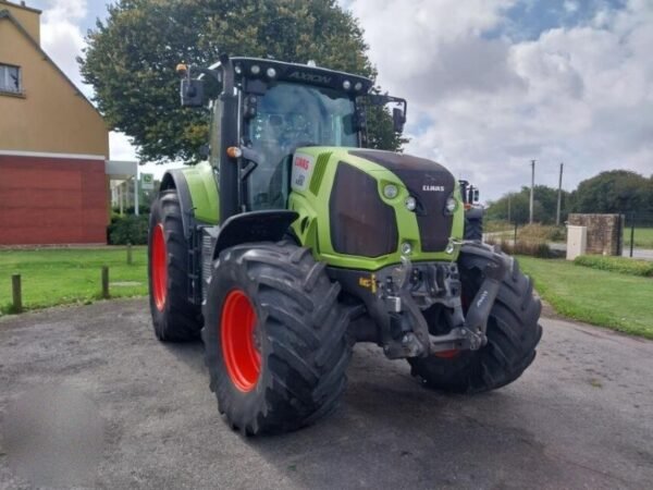 Tracteur agricole Claas AXION830