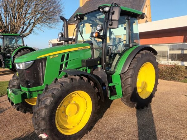 Tracteur agricole John Deere 5105M
