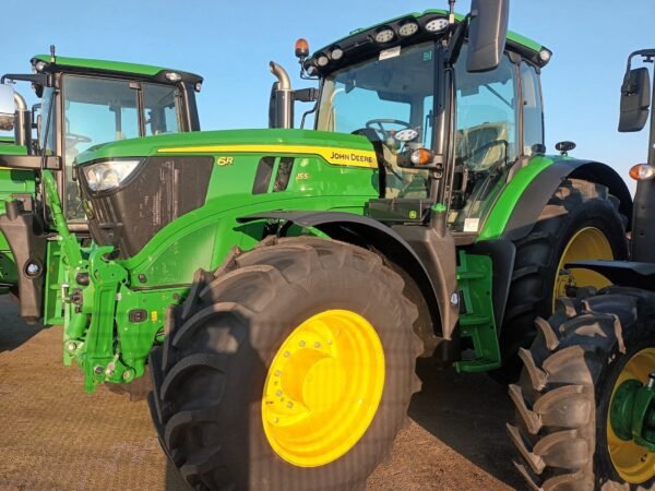 Tracteur agricole John Deere 6R155