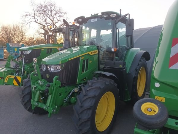 Tracteur agricole John Deere 6M125