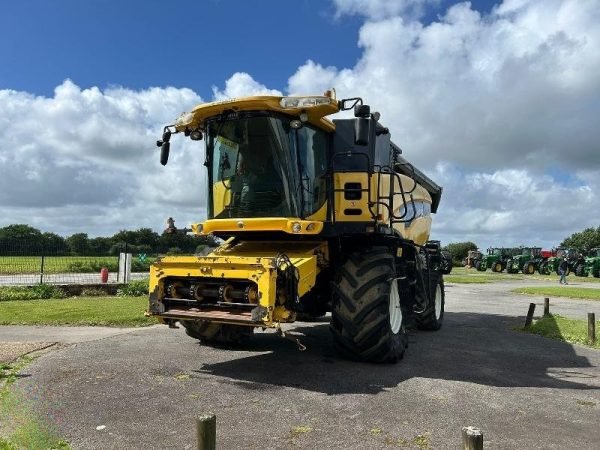 Moissonneuse batteuse New Holland CX8080