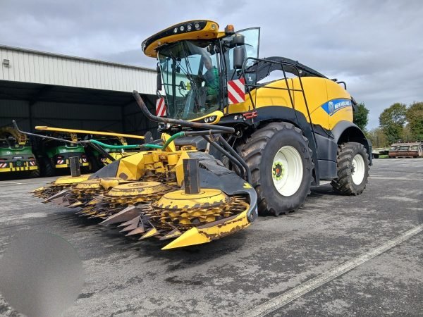 Ensileuse automotrice New Holland FR550