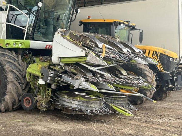 Cueilleur à maïs CLAAS ORBIS 900 MAIZE HEAD